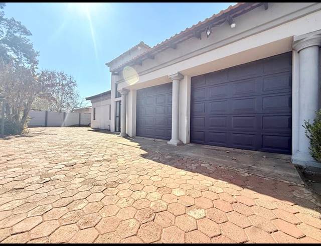 3 BEDROOM HOUSE FOR SALE IN VANDERBIJLPARK CE 1
